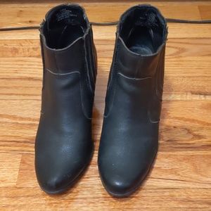 Pre-loved black boots